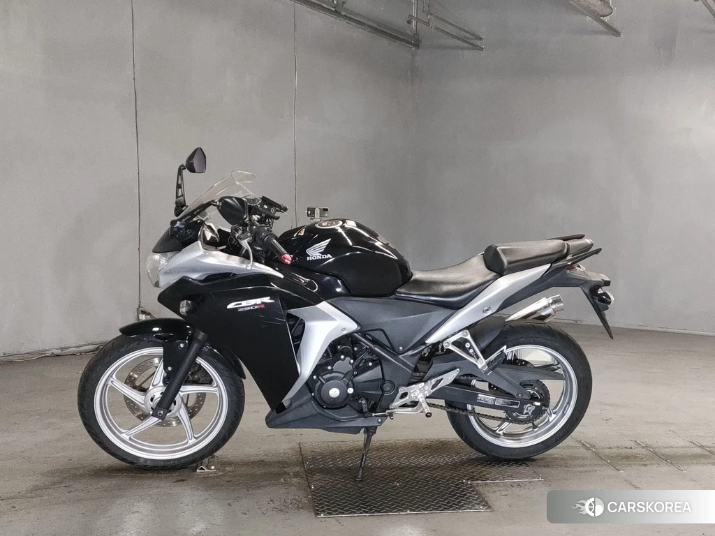 Проданный Honda CBR250R 2011 из Японии, фото 2
