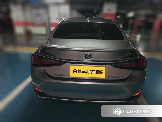 Lexus ES 2021 Серебристо-серый из Китая, фото 2