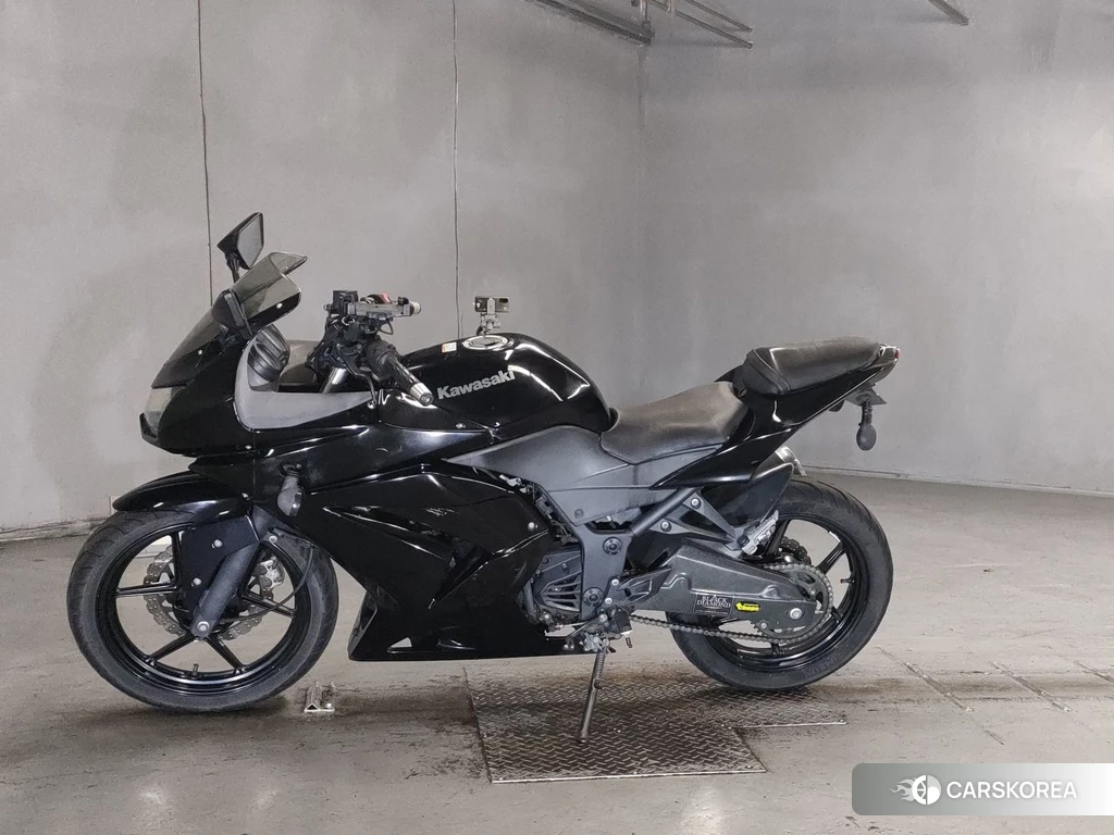 Проданный Kawasaki NINJA 250R 2011 из Японии