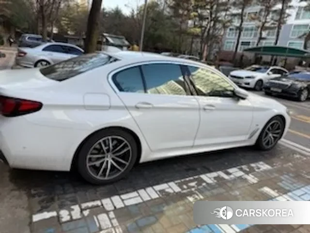 BMW 5 Series (G30) 2021 Белый из Кореи, фото 2