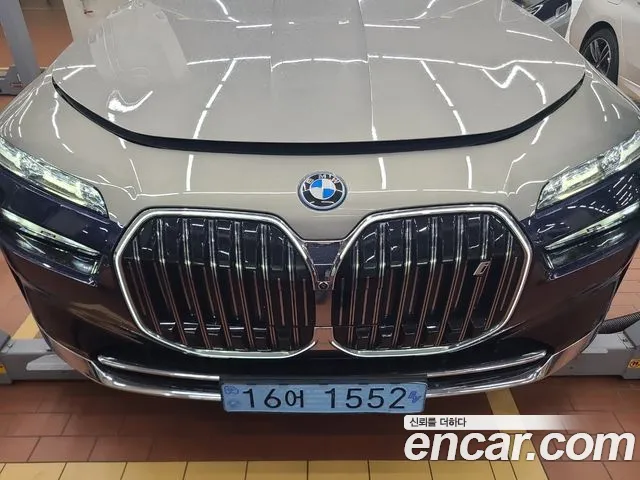 BMW i7 (G70) 2022 Коричневый двухцветный из Кореи, фото 2