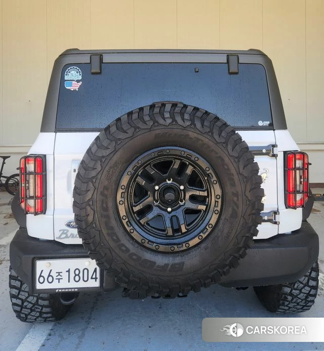 Ford Bronco 6th Generation 2023 Белый из Кореи, фото 2