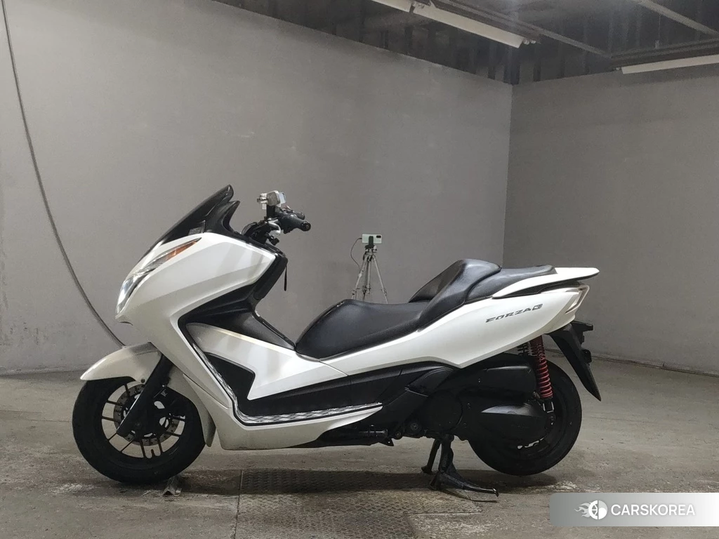 Проданный Honda FORZA 2013 из Японии