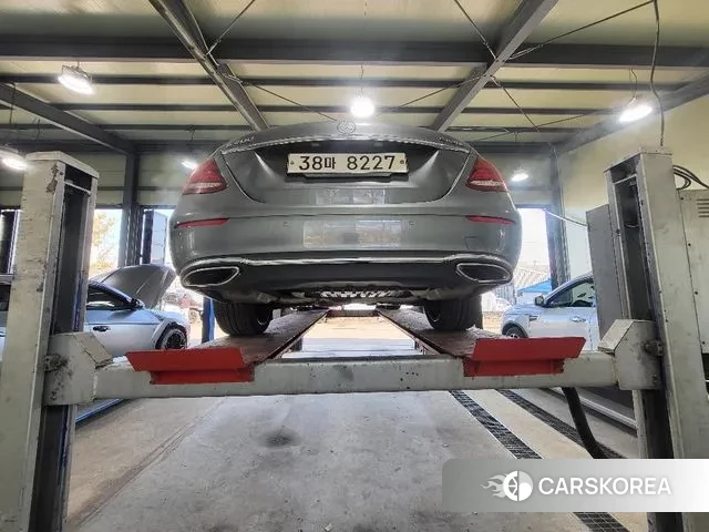 Mercedes-Benz E-Class W213 2018 Серый из Кореи, фото 2