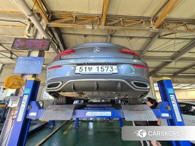 Mercedes-Benz E-Class W213 2018 Серый из Кореи, фото 2