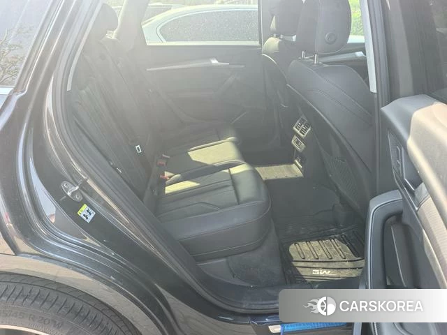 Audi Q5L 2022 Темно-серый из Китая, фото 3