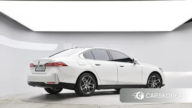 BMW 5 Series (G60) id 3620142 из Кореи 12