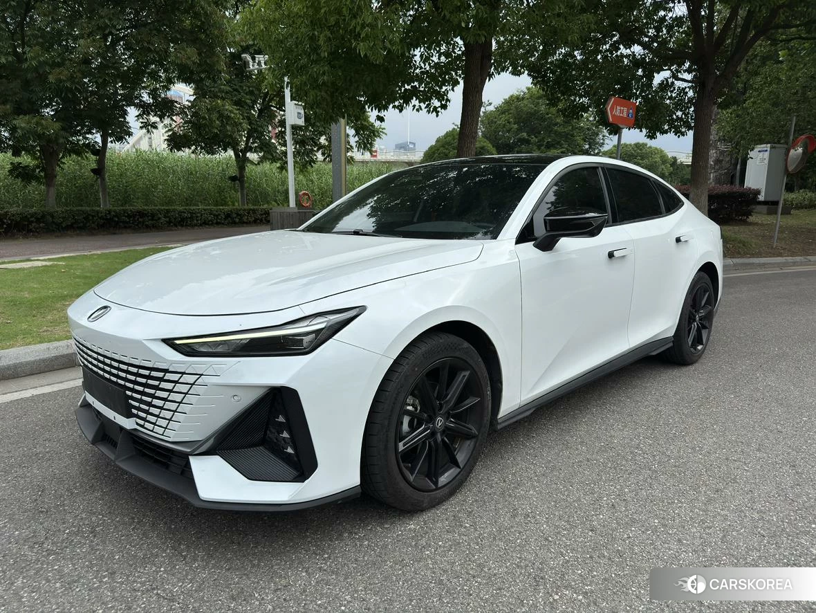 Chang'an UNI-V 2022 Белый из Китая, фото 3