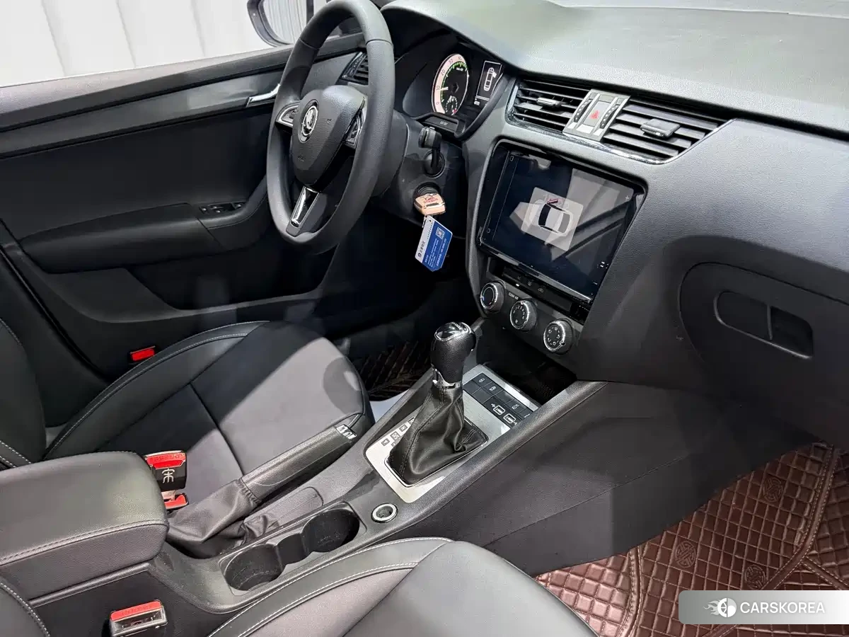 Skoda Octavia 2022 Белый из Китая, фото 4