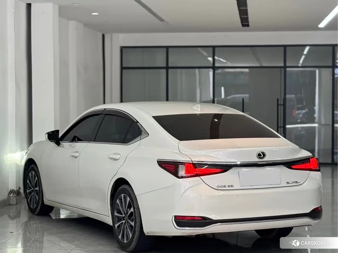 Lexus ES 2024 Белый из Китая, фото 2