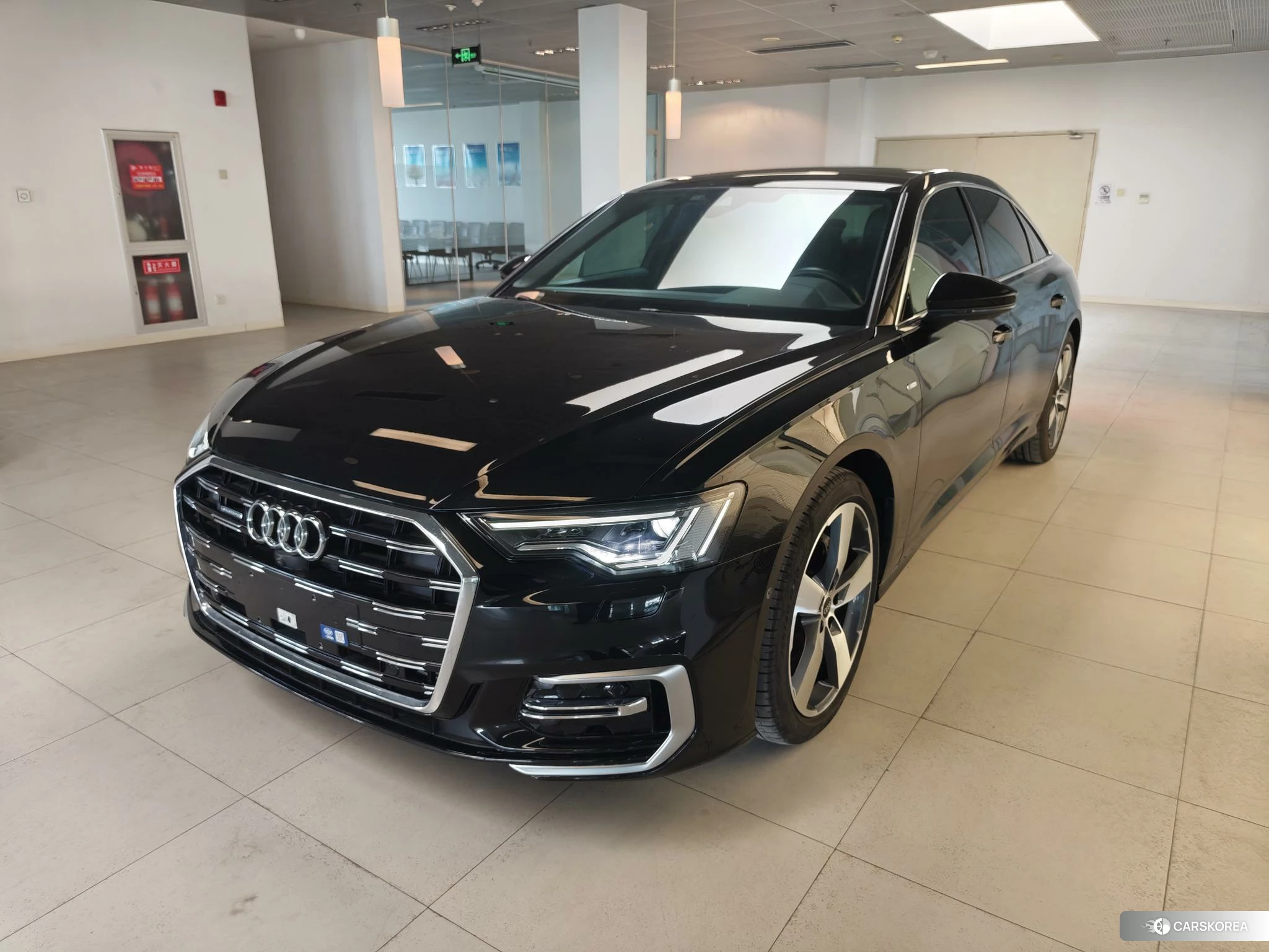 Audi A6L 2022 Черный из Китая, фото 2