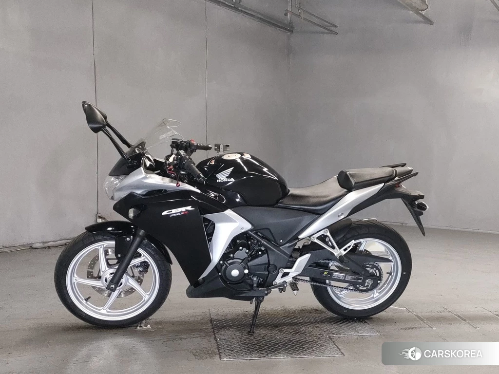 Проданный Honda CBR250R 2011 из Японии