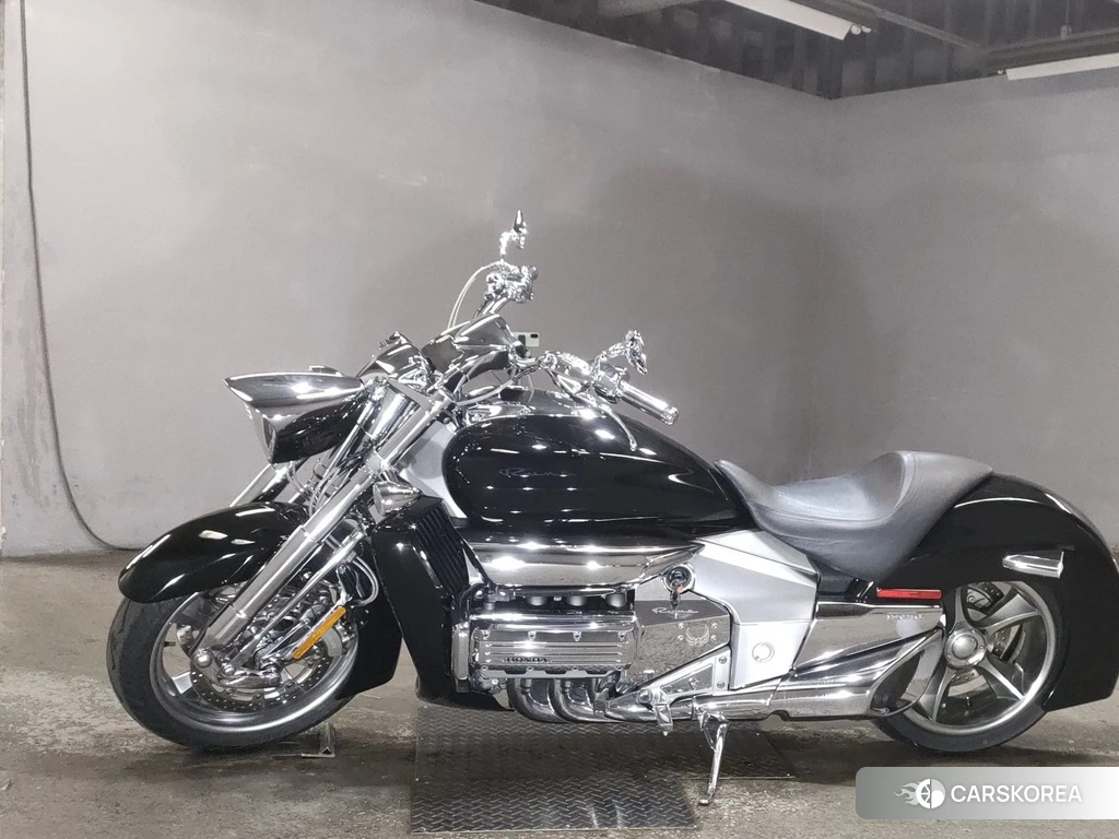 Проданный Honda VALKYRIE RUNE 2011 из Японии, фото 2