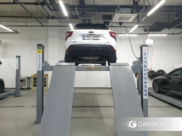 Chevrolet (GM Daewoo) Trax Crossover 2023 Белый из Кореи, фото 2