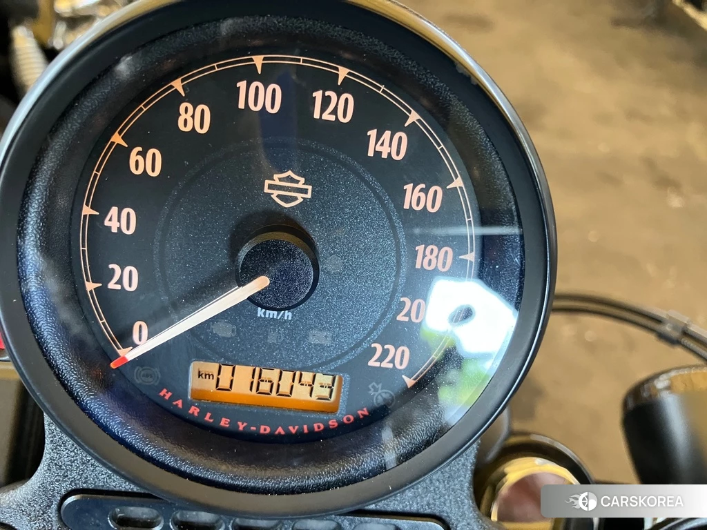 Проданный Harley-Davidson Sportster XL883N 2019 из Японии, фото 2