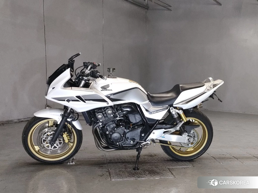 Проданный Honda CB400SF BOLDOR 2013 из Японии