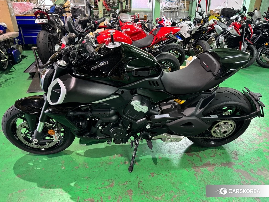 Проданный Ducati DIAVEL V4 2023 из Японии