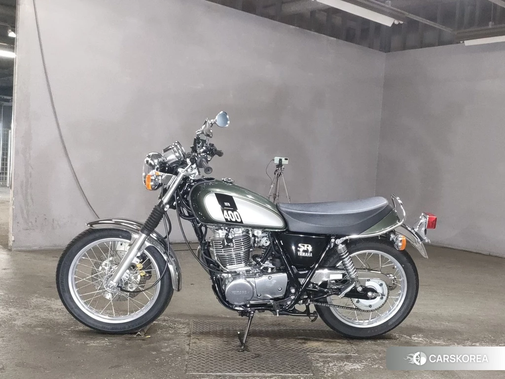 Проданный Yamaha SR 400 2018 из Японии