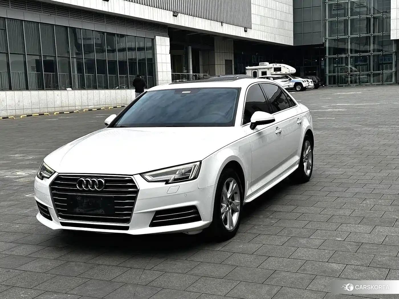 Audi A4L 2018 Белый из Китая, фото 2