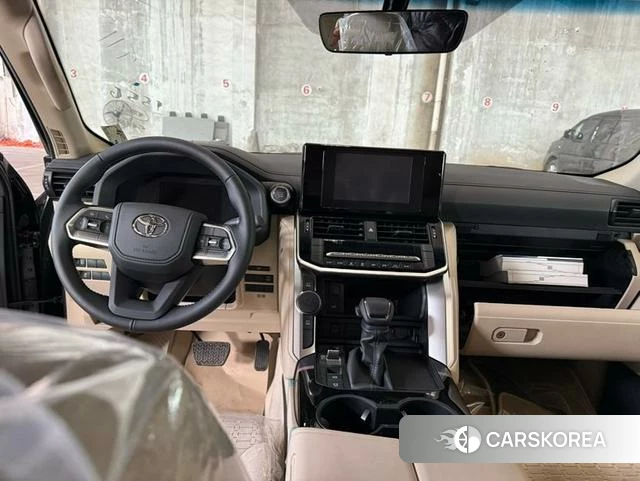 Toyota Land Cruiser (imported) 2024 Черный из Китая, фото 2