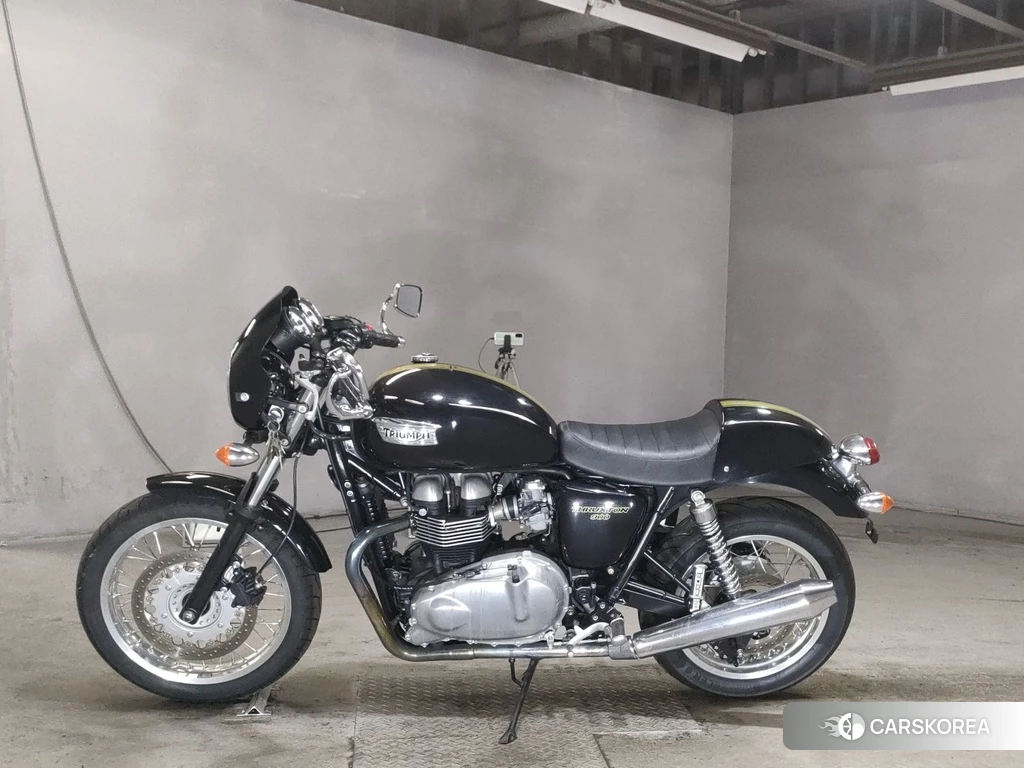 Проданный Triumph THRUXTON 2013 из Японии, фото 2