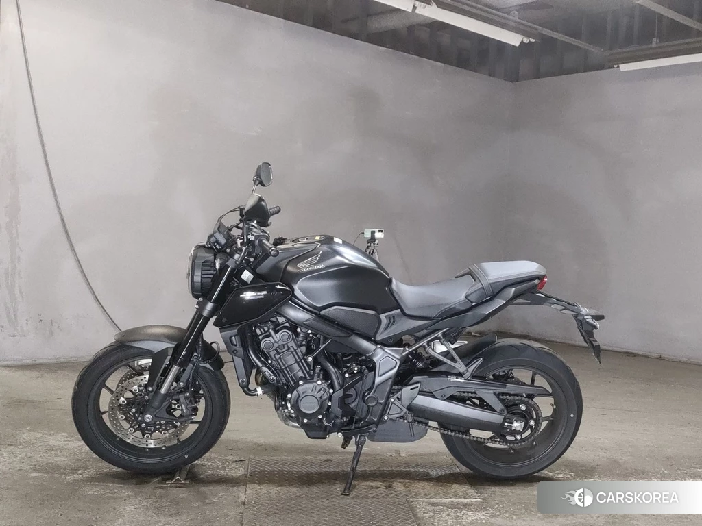 Проданный Honda CB650R 2023 из Японии