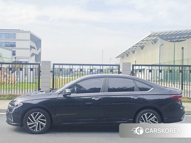 Volkswagen Lavida 2023 Черный из Китая, фото 3