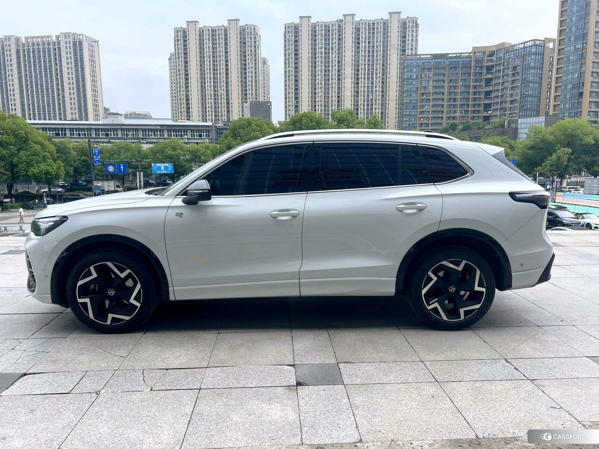 Volkswagen Tiguan L 2024 Белый из Китая, фото 6