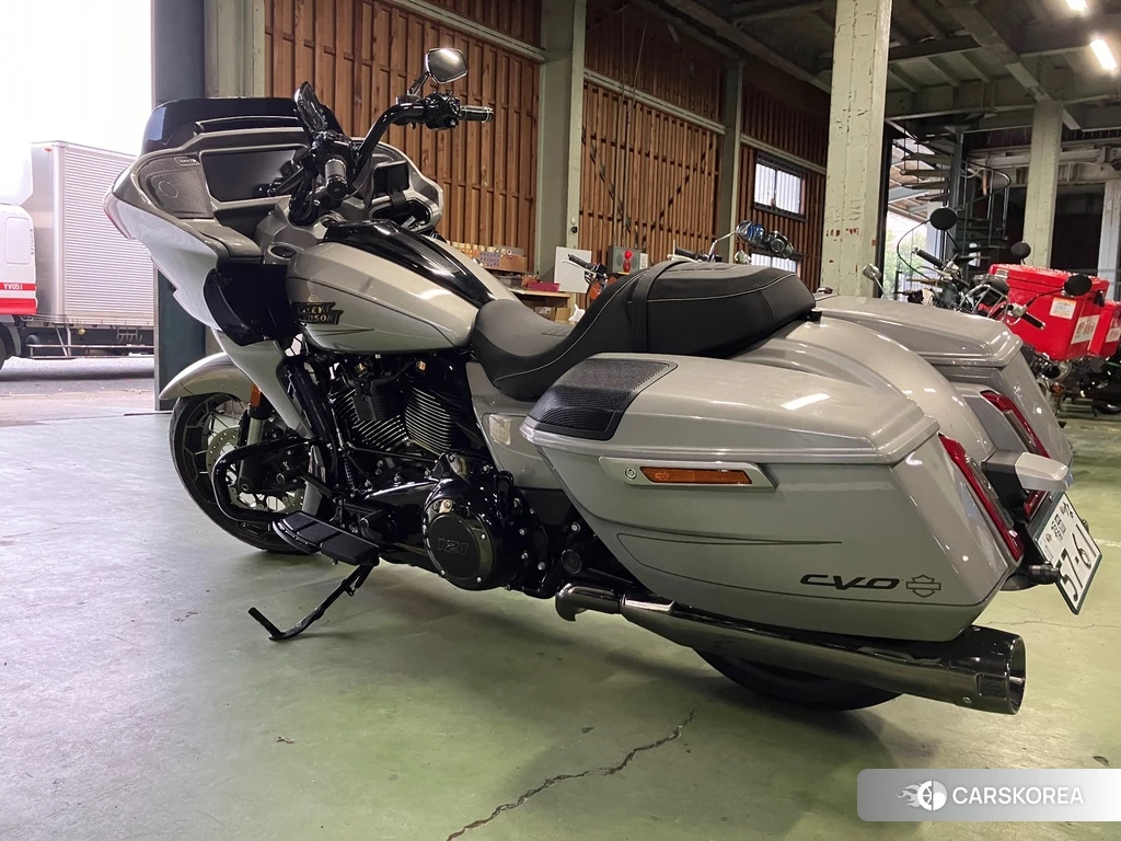 Проданный Harley-Davidson Road Glide FLTRXSE1800 CVO 2023 из Японии, фото 2