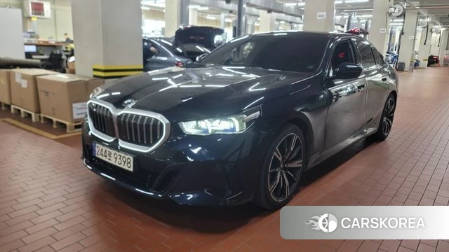BMW 5 Series (G60) 2023 Черный из Кореи, фото 2