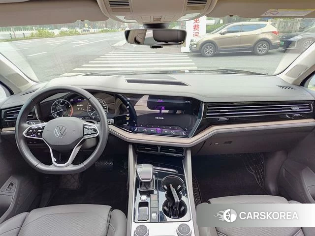 Volkswagen Touareg 2023 Черный из Китая, фото 2