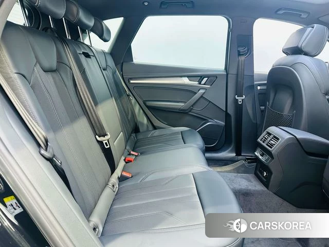 Audi Q5L 2022 Черный из Китая, фото 2