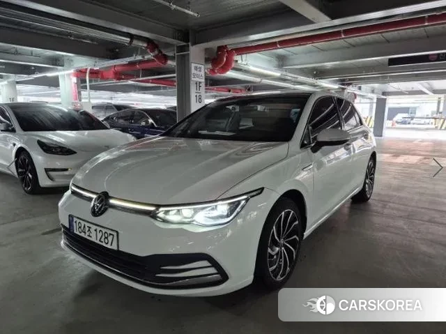 Volkswagen Golf 8th Generation 2023 Белый из Кореи, фото 2