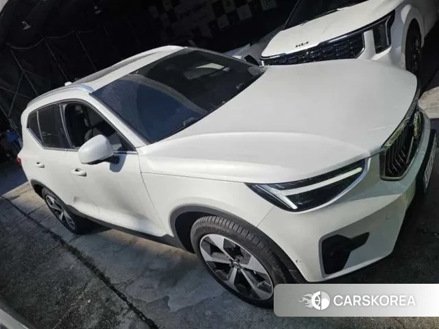 Volvo XC40 2024 Белый из Кореи, фото 2