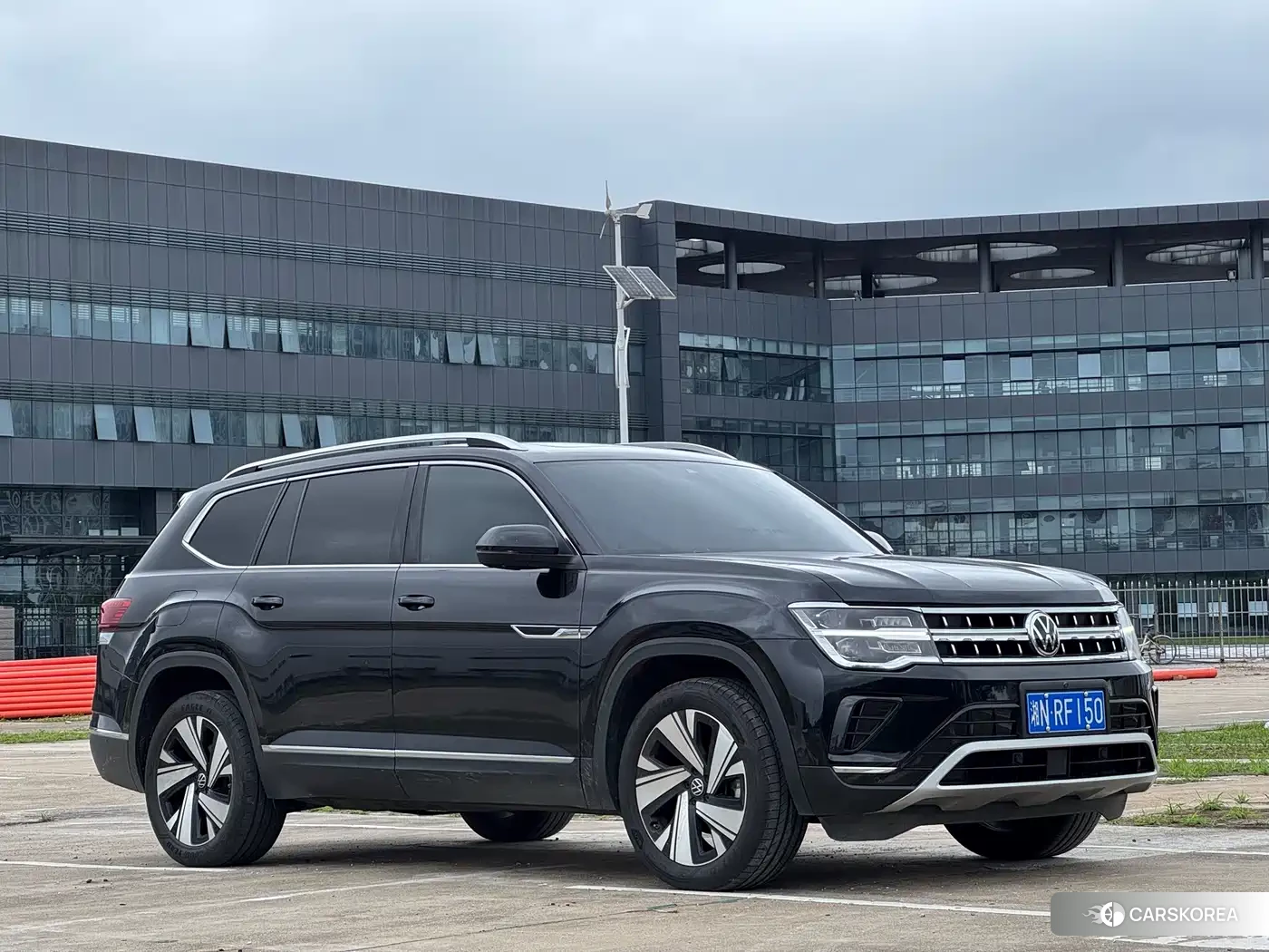 Volkswagen Touareg 2023 Черный из Китая, фото 4