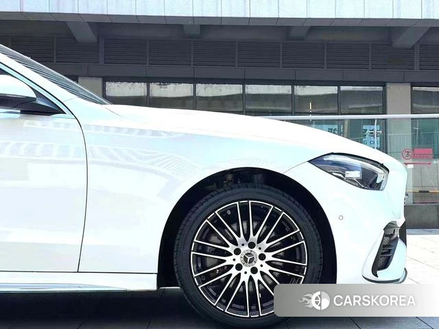 Mercedes-Benz Class C 2023 Белый из Китая, фото 2