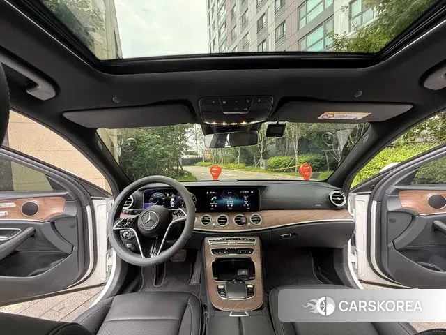 Mercedes-Benz E-Class W213 2023 Белый из Кореи, фото 3