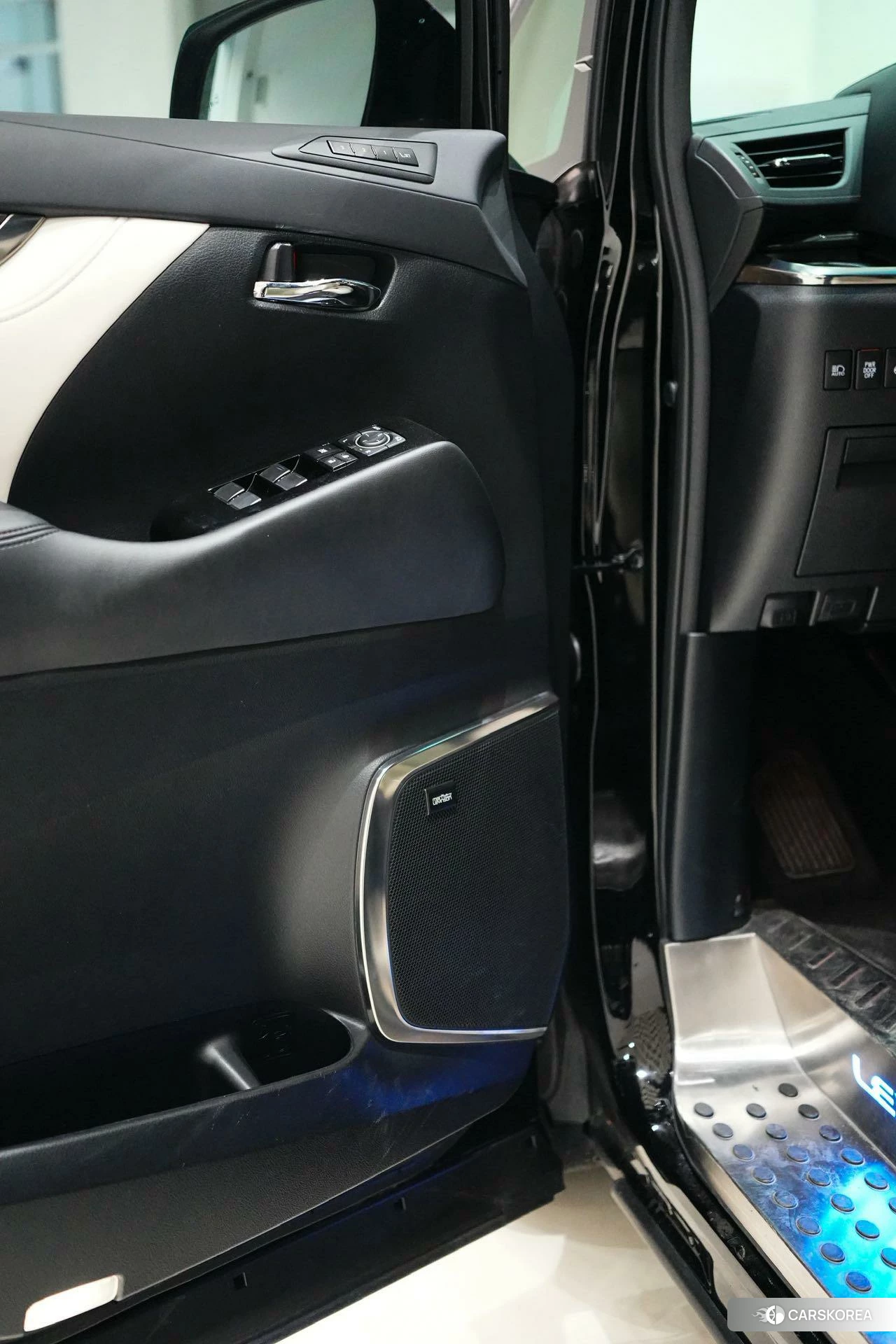 Lexus LM id 4426663 из Китая 10