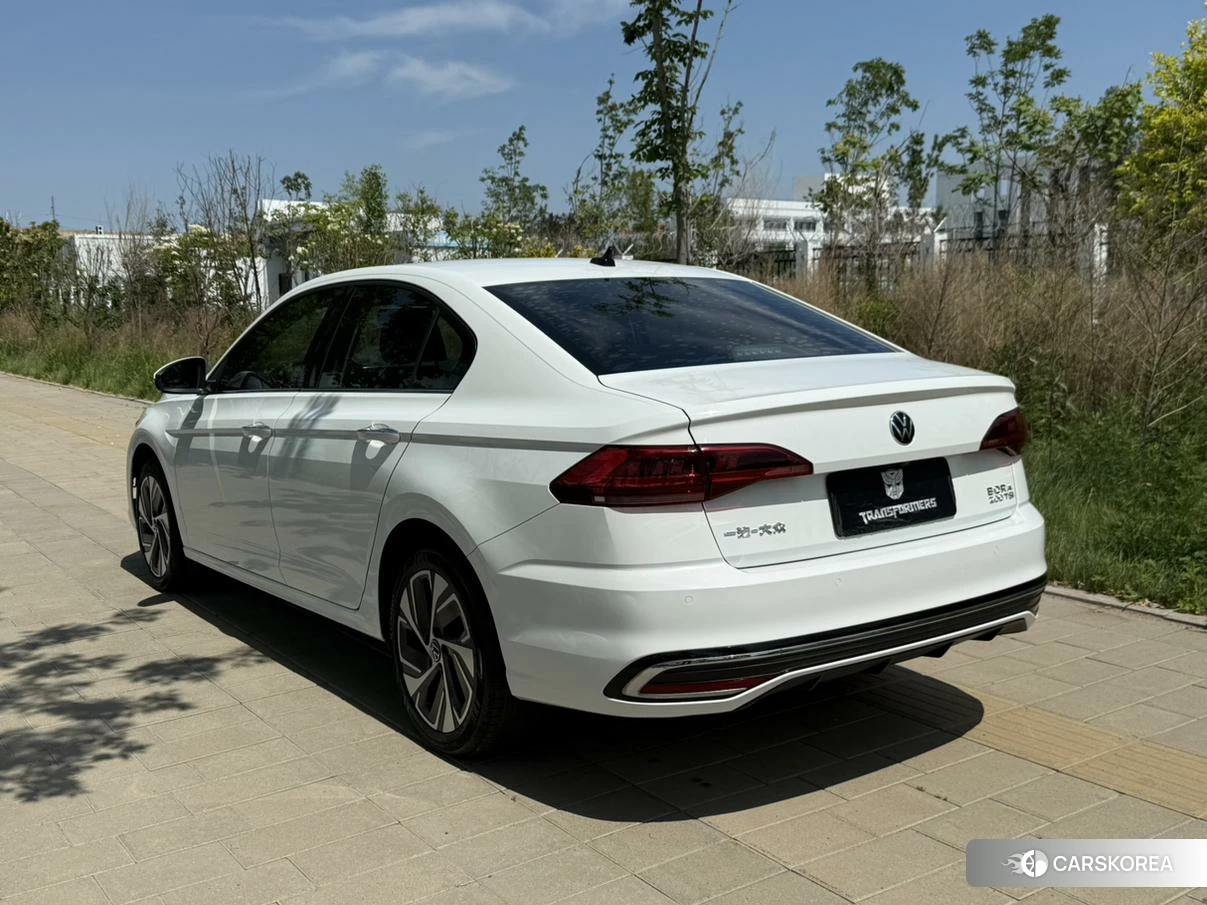 Volkswagen Bora 2022 Белый из Китая, фото 4