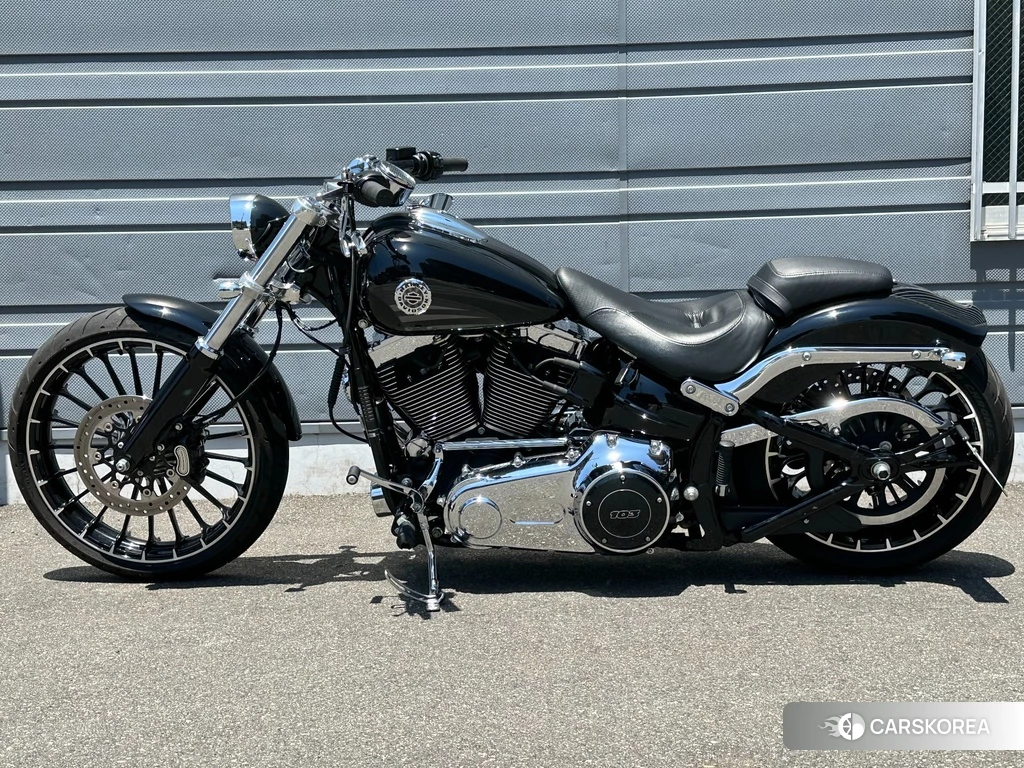 Проданный Harley-Davidson Softail Breakout FXSB 2017 из Японии, фото 2