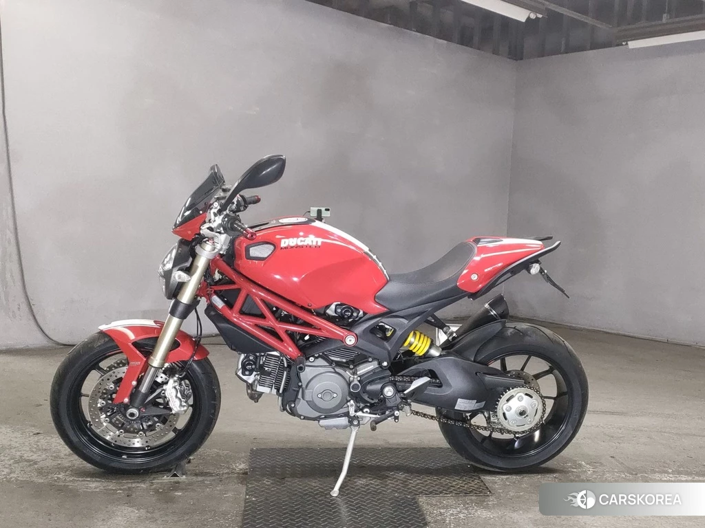 Проданный Ducati MONSTER 1100 EVO 2011 из Японии