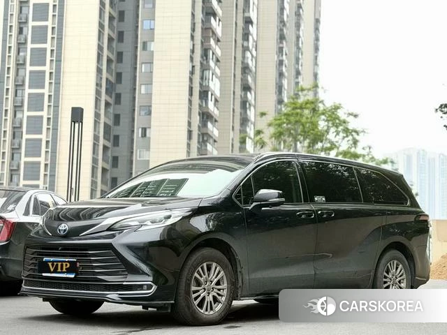 Toyota Saina 2023 Черный из Китая, фото 2