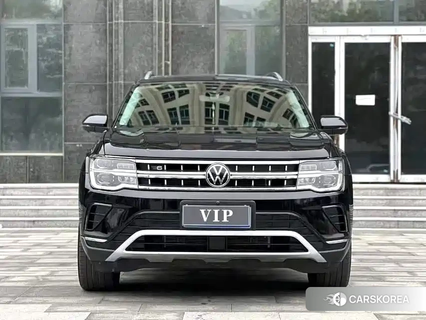 Volkswagen Touareg 2023 Черный из Китая, фото 2