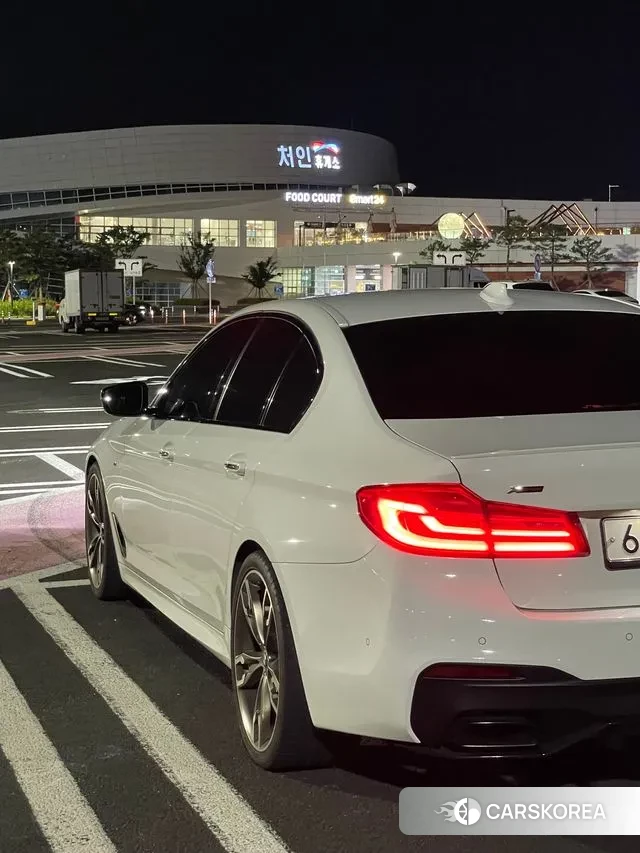 BMW 5 Series (G30) 2018 Белый из Кореи, фото 2