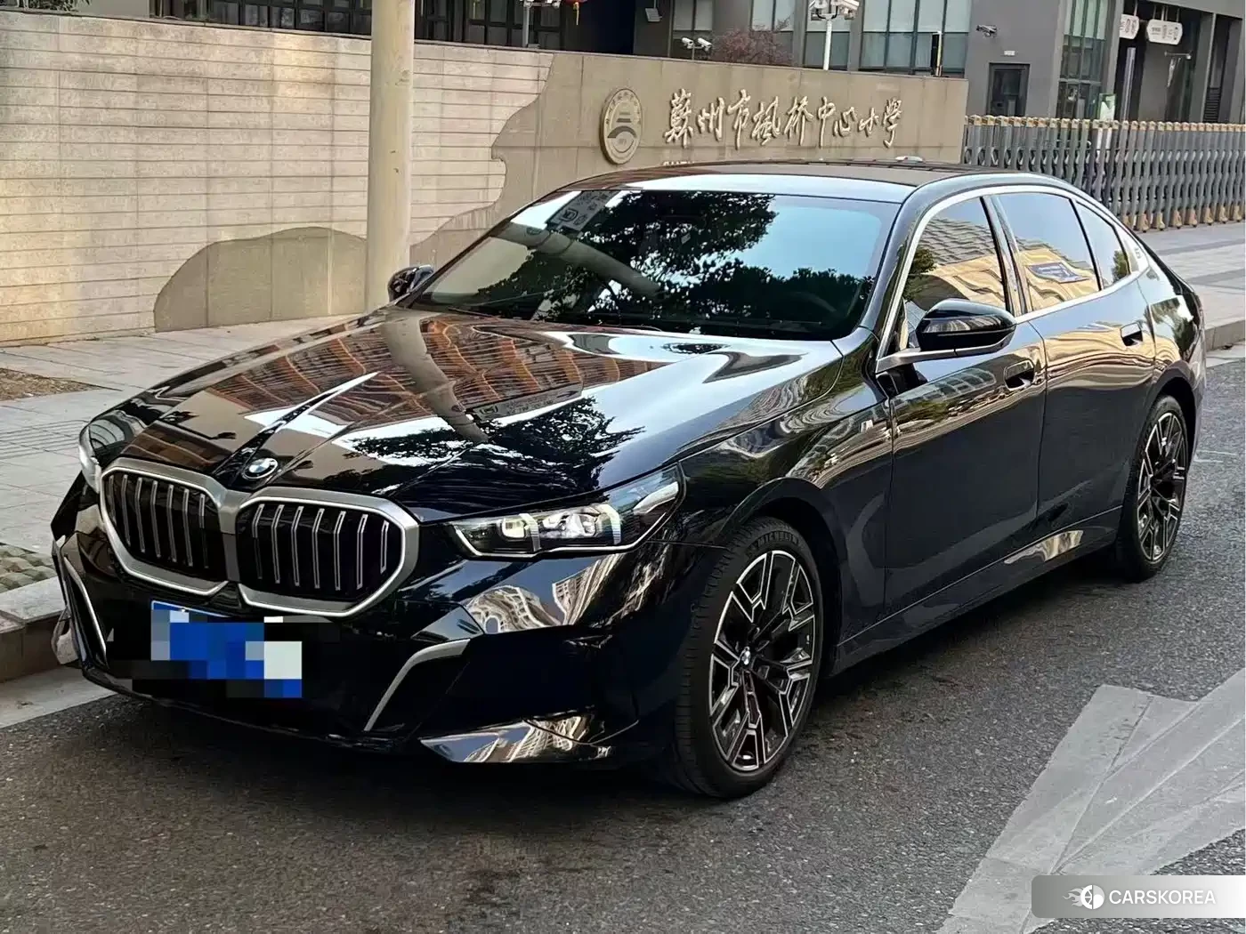 BMW 5 series 2025 Черный из Китая, фото 2