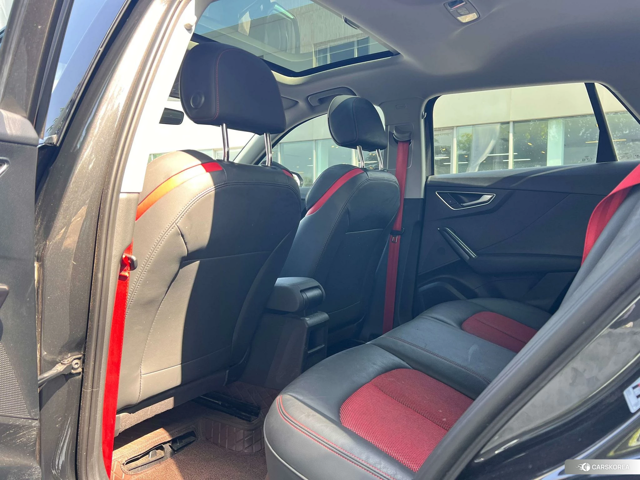 Audi Q2L 2020 Темно-серый из Китая, фото 2