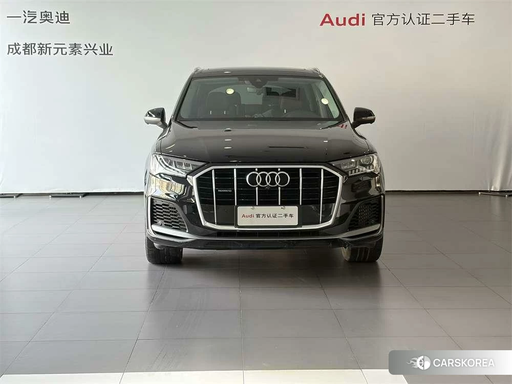 Audi Q7 2022 Черный из Китая, фото 6