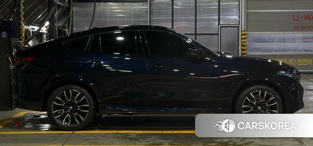 BMW X6 (G06) 2025 Черный из Кореи, фото 2