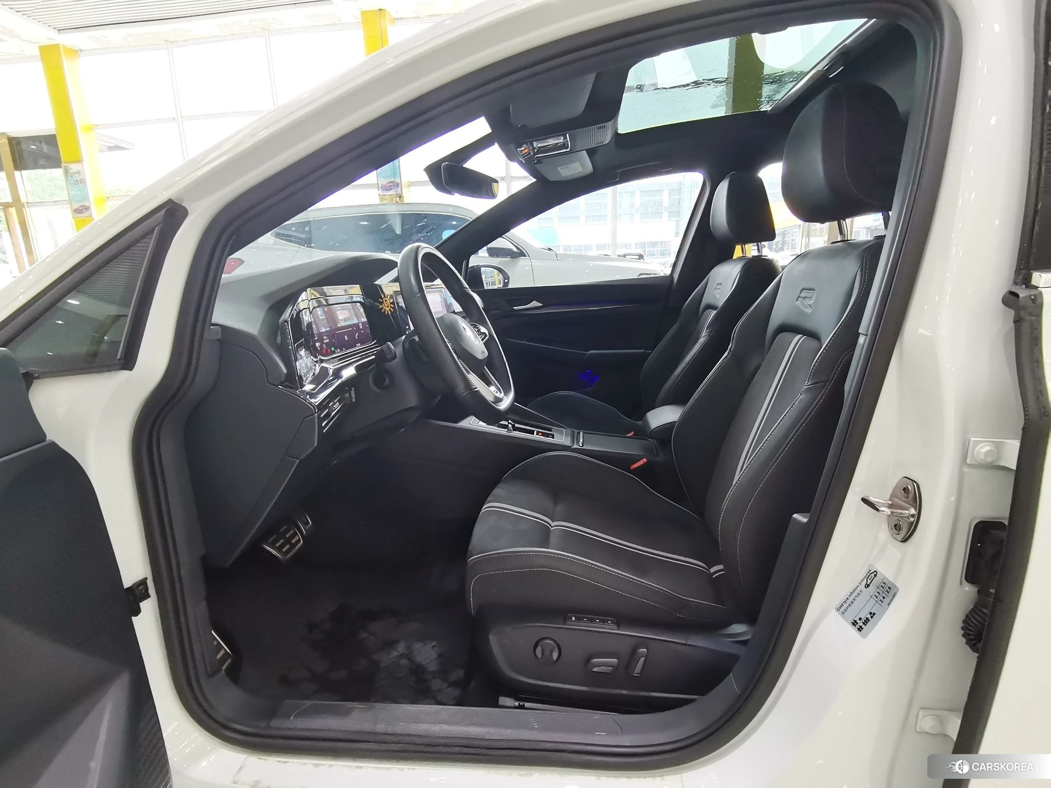 Volkswagen Golf 2023 Белый из Китая, фото 6