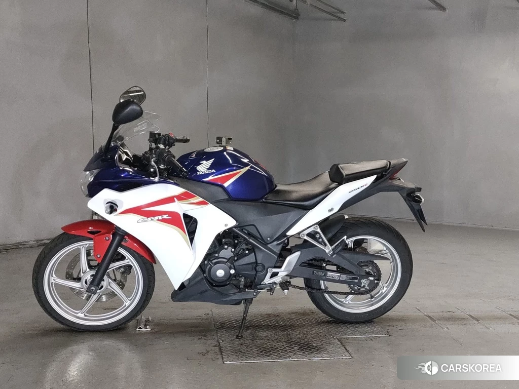 Проданный Honda CBR250R 2011 из Японии